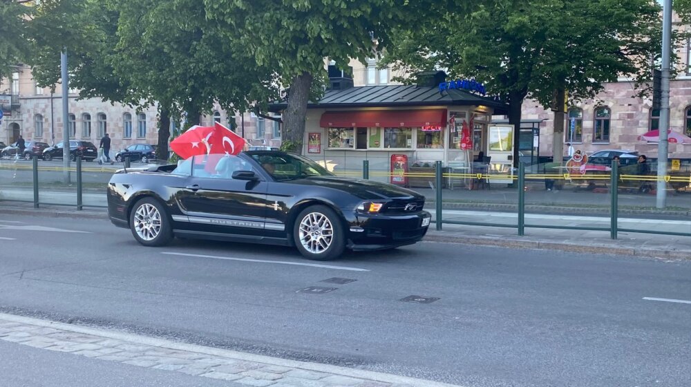 Pobeda Erdogana slavi se i u Stokholmu (FOTO) 1