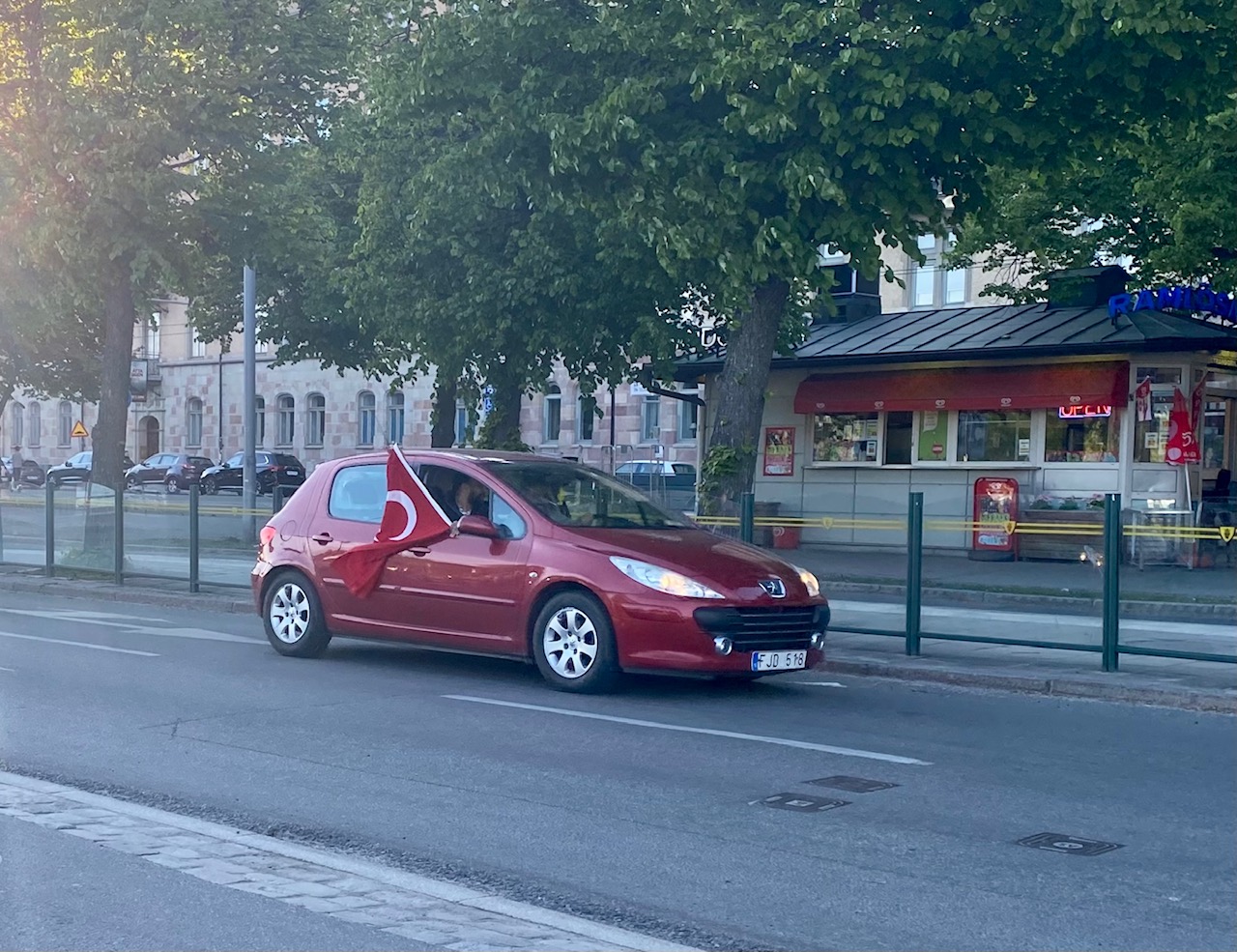 Pobeda Erdogana slavi se i u Stokholmu (FOTO) 2 Pobeda Erdogana slavi se i u Stokholmu (FOTO) 2