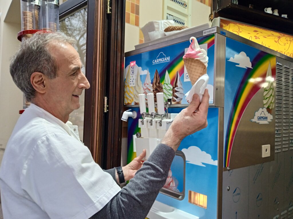 "Svi Subotičani su moje stalne mušterije": Čuvena poslastičarnica proslavila jubilej, ceo vek je u vlasništvu jedne porodice 3 "Svi Subotičani su moje stalne mušterije": Čuvena poslastičarnica proslavila jubilej, ceo vek je u vlasništvu jedne porodice 3