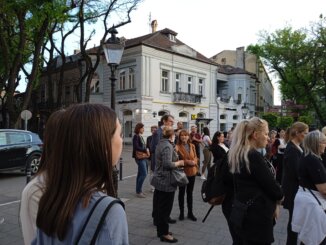 Subotičani odali počast stradalima u pucnjavi u beogradskoj školi Subotičani odali počast stradalima u pucnjavi u beogradskoj školi 12