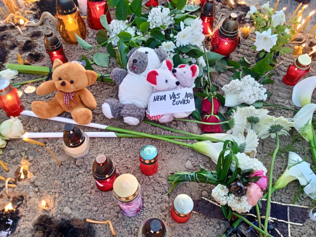 Subotičani odali počast stradalima u pucnjavi u beogradskoj školi 3 Subotičani odali počast stradalima u pucnjavi u beogradskoj školi 3