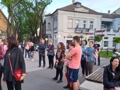 Subotičani odali počast stradalima u pucnjavi u beogradskoj školi Subotičani odali počast stradalima u pucnjavi u beogradskoj školi 13