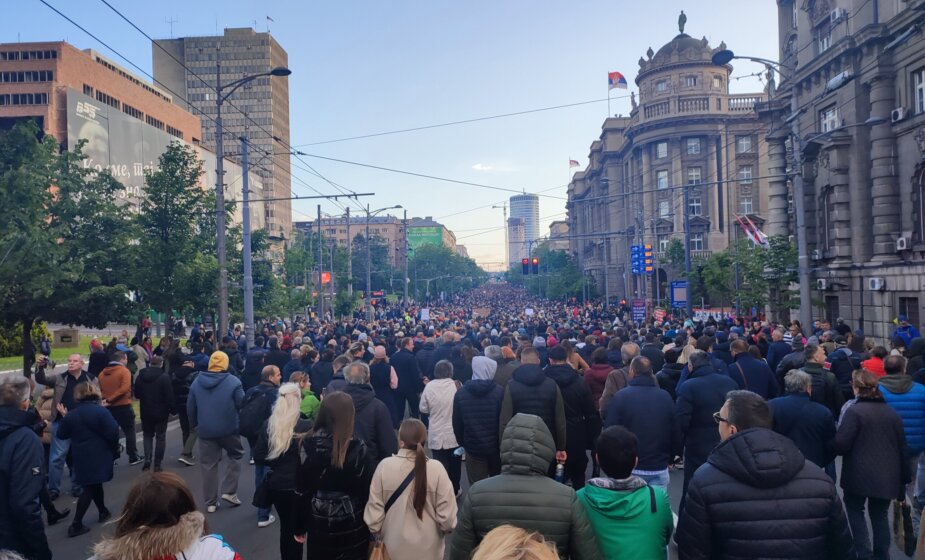 Ponoš: Vučić najavom vanrednih izbora skreće pažnju sa masovnih protesta 1
