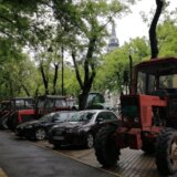 Policija sprečila dolazak poljoprivrednika traktorima iz Stare Pazove pred Skupštinu u Beograd 12