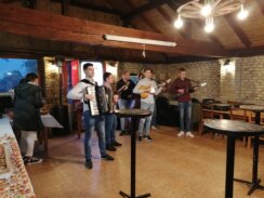 Interkulturalno veče mladih na Etno-salašu “Balažević” u Donjem Tavankutu "Ja u tuđim cipelama": Nacionalna pripadnost nije prepreka mladim Subotičanima za druženje, nedostaje im prostor 10