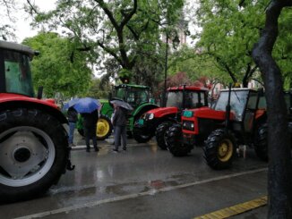 Subotički poljoprivrednici blokirali Štrosmajerovu ulicu do daljeg Subotički poljoprivrednici blokirali podvožnjak u Maksima Gorkog 30