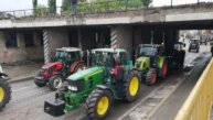 Subotički poljoprivrednici blokirali podvožnjak u Maksima Gorkog Subotički poljoprivrednici blokirali podvožnjak u Maksima Gorkog 7