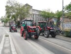 Subotički poljoprivrednici blokirali podvožnjak u Maksima Gorkog Subotički poljoprivrednici blokirali podvožnjak u Maksima Gorkog 12