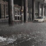 Snažan pljusak u Beogradu, RHMZ izdao hitno upozorenje i na oluju u Mačvi (FOTO, VIDEO) 9