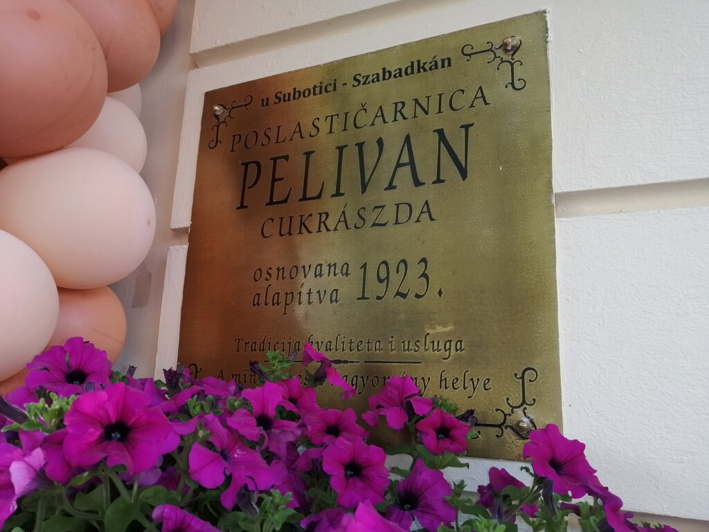 "Svi Subotičani su moje stalne mušterije": Čuvena poslastičarnica proslavila jubilej, ceo vek je u vlasništvu jedne porodice 6 "Svi Subotičani su moje stalne mušterije": Čuvena poslastičarnica proslavila jubilej, ceo vek je u vlasništvu jedne porodice 6