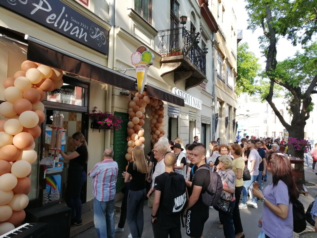 "Svi Subotičani su moje stalne mušterije": Čuvena poslastičarnica proslavila jubilej, ceo vek je u vlasništvu jedne porodice 7 "Svi Subotičani su moje stalne mušterije": Čuvena poslastičarnica proslavila jubilej, ceo vek je u vlasništvu jedne porodice 7