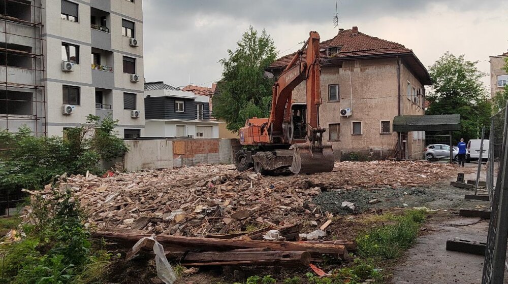 Srušena stambena zgrada u Vidovdanskoj ulici na Vračaru 1