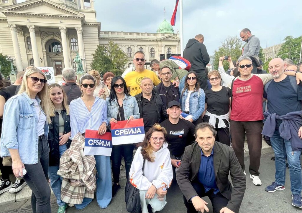 Vučić je već bivši, poručuju Kragujevčani sa skupa u Beogradu 2