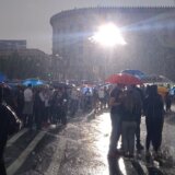 Pristalice se razilaze, a Vučić se još nije obratio: Počeo miting SNS ispred Skupštine 13