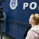 Nove tenzije na severu KiM: KFOR propustio zaposlene Srbe u Opštini Zvečan, Kosovska policija ih zaustavila suzavcem 1