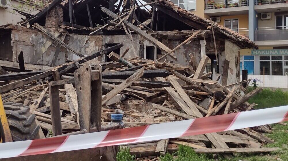 Zločin prema gradu i kriminalni čin: Reagovanje na rušenje kuće pod zaštitom države u Kragujevcu 1