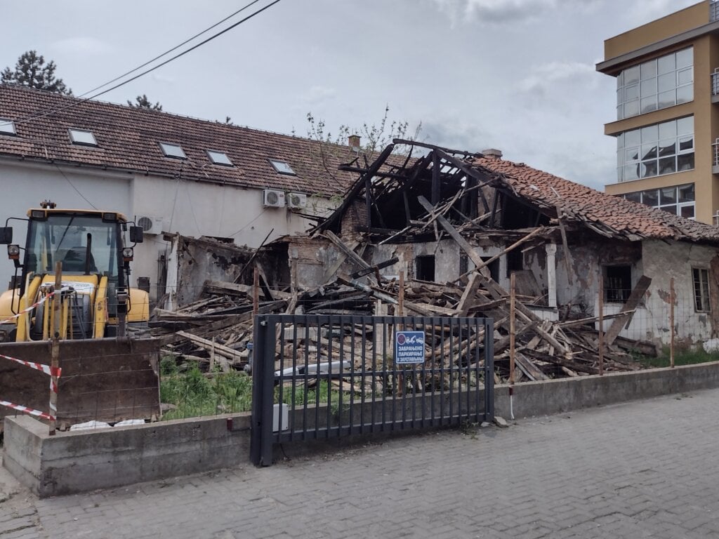 Zločin prema gradu i kriminalni čin: Reagovanje na rušenje kuće pod zaštitom države u Kragujevcu 3