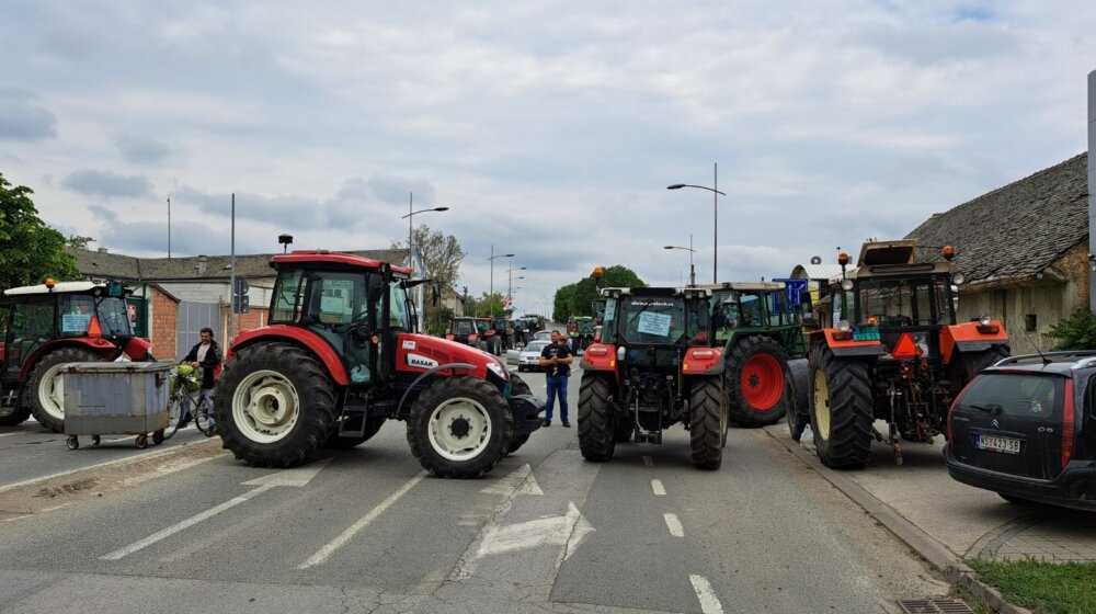 UŽIVO Četvrti dan protesta poljoprivrednika: Potvrdili Vladi Srbije da dolaze sutra na pregovore (VIDEO, FOTO) 1