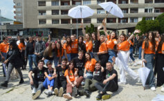 Maturantski ples u Užicu Foto Nenad Kovačević (3) Užički maturanti, plesom na trgu, obeležili kraj srednjoškolskog obrazovanja (FOTO/VIDEO) 7