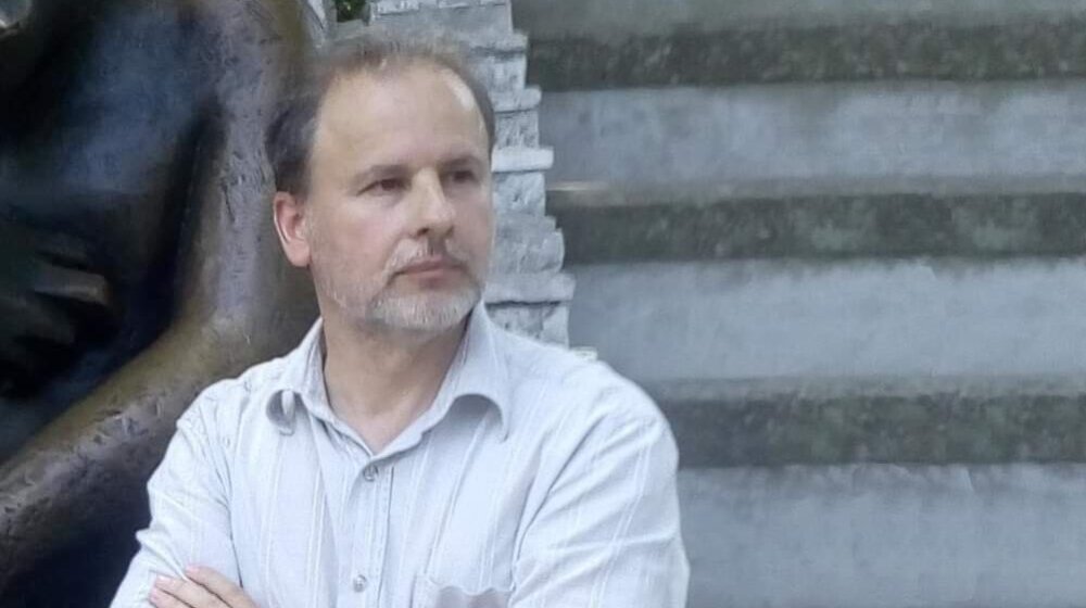 "Tragedija je posledica nasilja dostupnog u medijima i sa društvenih mreža": Miomir Dejanović, učitelj iz Vranja, za Danas o pucnjavi u beogradskoj školi 1