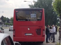 Kragujevčani otputovali na SNS miting sa Vučićevom slikom na čelu: Gradonačelnik demantuje da je bilo prisiljavanja 6