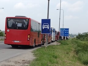 Kragujevčani otputovali na SNS miting sa Vučićevom slikom na čelu: Gradonačelnik demantuje da je bilo prisiljavanja 10