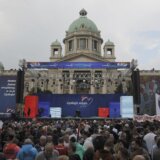 Transparenti, kišobrani i mokri građani: 50 fotografija sa skupa "Srbija nade" (FOTO) 9