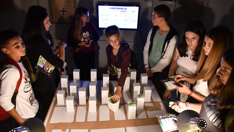 Otvara se Naučni klub u Novom Sadu: Prva izložba pod nazivom "Životni ciklusi Milutina Milankovića" 2 Otvara se Naučni klub u Novom Sadu: Prva izložba pod nazivom "Životni ciklusi Milutina Milankovića" 2