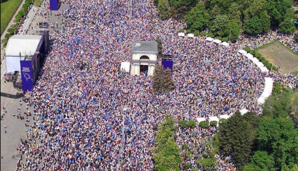 "Niste sami": Predsednica Evropskog parlamenta obratila se pred oko 70.000 ljudi na velikom pro-EU skupu u Moldaviji 1