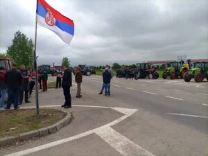 UŽIVO Četvrti dan protesta poljoprivrednika: Potvrdili Vladi Srbije da dolaze sutra na pregovore (VIDEO, FOTO) 4 UŽIVO Četvrti dan protesta poljoprivrednika: Potvrdili Vladi Srbije da dolaze sutra na pregovore (VIDEO, FOTO) 8