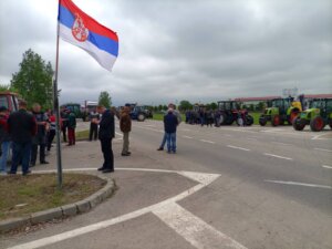 UŽIVO Četvrti dan protesta poljoprivrednika: Potvrdili Vladi Srbije da dolaze sutra na pregovore (VIDEO, FOTO) 8