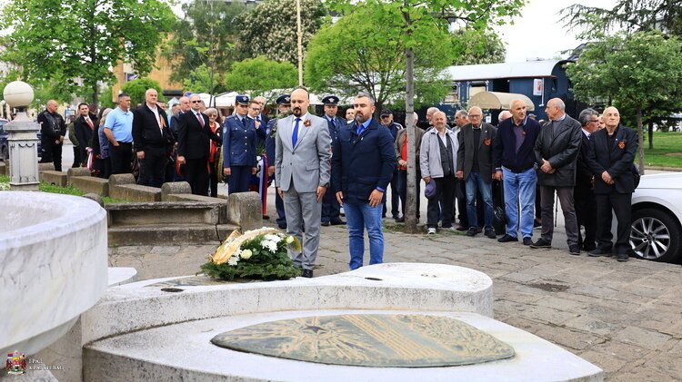 Polaganjem venaca obeležen Dan pobede nad fašizmom u Kragujevcu 1
