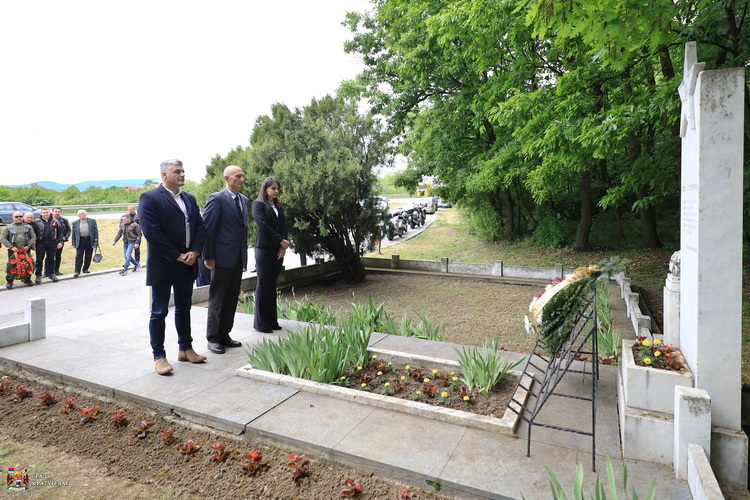 Polaganjem venaca obeležen Dan pobede nad fašizmom u Kragujevcu 2