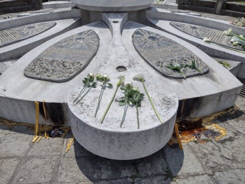 Tragedije su logičan rasplet svari koje se u društvu talože godinama: Poruka sa pomena žrtvama u Kragujevcu 7