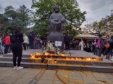 Sada svi da zaćutimo: Pomen žrtvama beogradske tragedije na Đačkom trgu u Kragujevcu 7