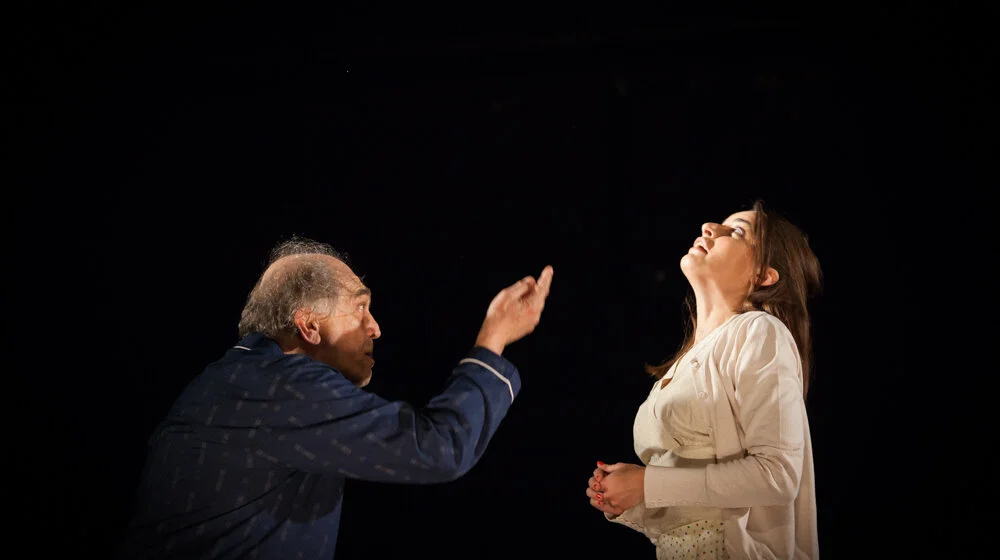 Uspeh Ateljea 212 na festivalima u Smederevu i Zenici: Pet nagrada predstavama "Kao i sve slobodne devojke" i "Otac" 1