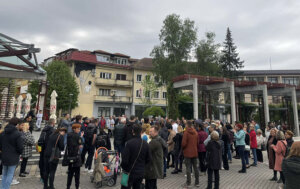 Završen protest "Srbija protiv nasilja": U Beogradu više od 50.000 ljudi, opozicija dala rok do 12. maja 2