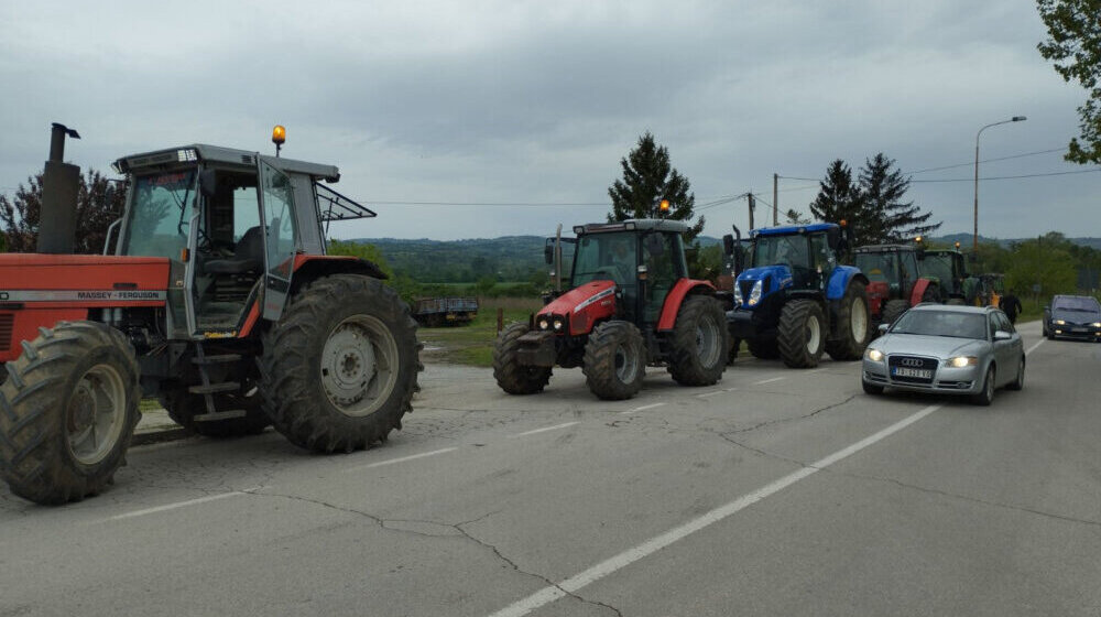 Poljoprivrednici iz Šumadije u petak traktorima za Beograd: U Rači Kragujevačkoj i BIA 1