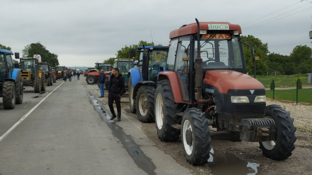 Vučić je iz „Šešeljevog šinjela” a mi smo iz Karađorđevog sela: Kako su Šumadinci „preveslali” policiju 1