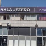 Kao kad bi Tito okupio partizane u ravnogorskom domu: Skupština SNS-a u SBB hali u Kragujevcu 1