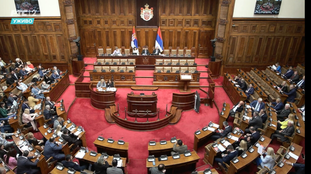 Spiskom uvreda na spisak uvreda: Sukob Sandre Božić i Radomira Lazovića u Skupštini 1