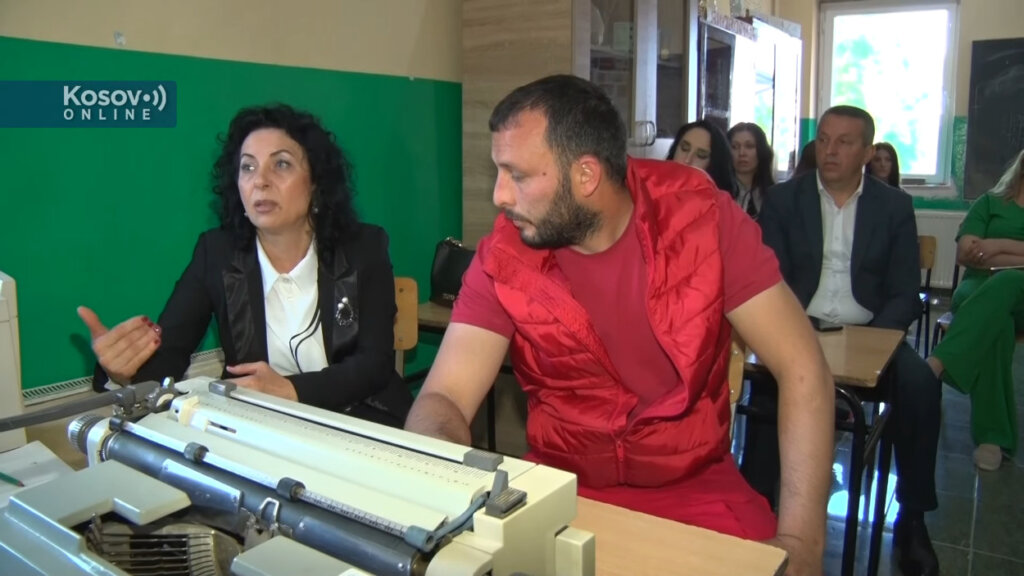 "Vikali na albanskom, pucali iz kola": Ko je sinoć pucao ispred osnovne škole u selu Ugljare na Kosovu i Metohiji? 2 "Vikali na albanskom, pucali iz kola": Ko je sinoć pucao ispred osnovne škole u selu Ugljare na Kosovu i Metohiji? 2