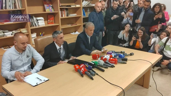 Iljir Peci ušao u kabinet gradonačelnika u Zvečanu 1