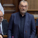 Siniša Kovačević pita premijerku Brnabić dok poslanici vlasti negoduju: Je l' istina da nijedan ministar nije otišao ni na jednu od 17 sahrana 3