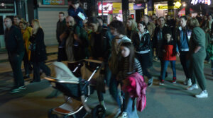 Skup ćutanja u Užicu povodom tragedije u beogradskoj školi: Tišina, tuga, mimohod i sveće za nastradale 2