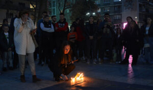 Skup ćutanja u Užicu povodom tragedije u beogradskoj školi: Tišina, tuga, mimohod i sveće za nastradale 5