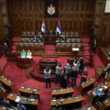 Poslanici nastavili rad, još razmatraju prvu tačku dnevnog reda 1