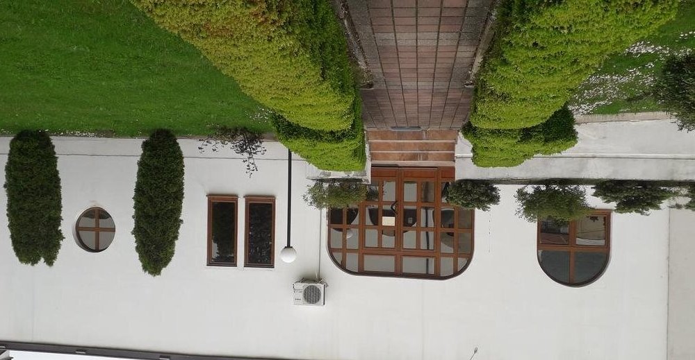 Policija u Vranju saopštila: Uhapšeno lice osumnjičeno za pljačku Eparhije vranjske od 5,2 miliona dinara dinara 1