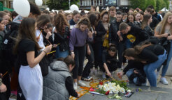 Učenici i profesori u Užicu odali pomen nastradalima u beogradskoj školi i izrazili potest protiv nasilja (FOTO/VIDEO) 4