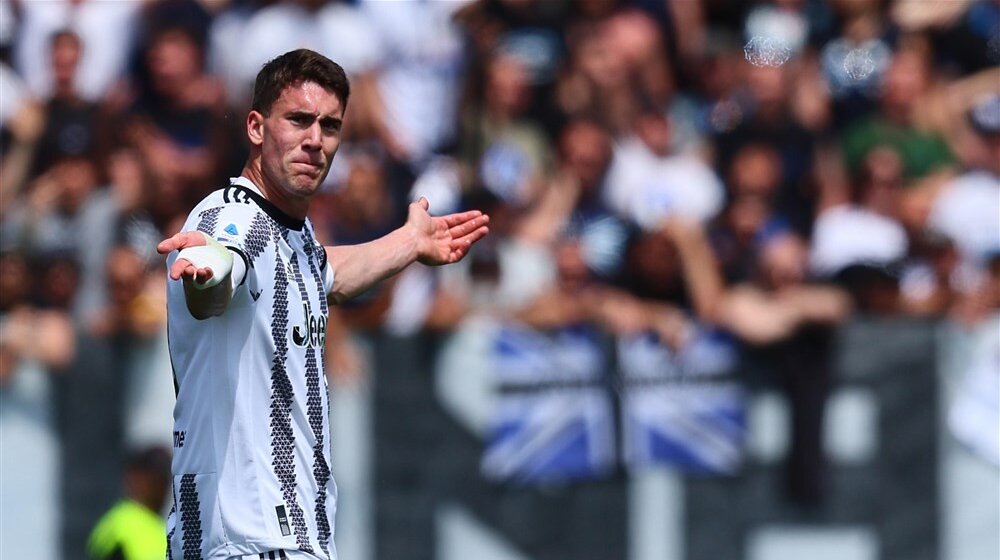 (VIDEO) Atalanta kažnjena zbog vređanja Dušana Vlahovića: Za povike "Cigane" zatvaranje dela tribine i 10.000 evra 1